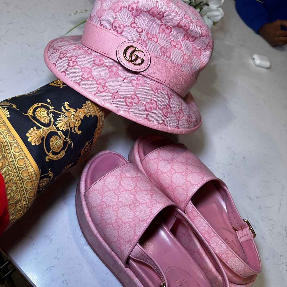 Gucci Pink Monogram Hat and Sandals Set